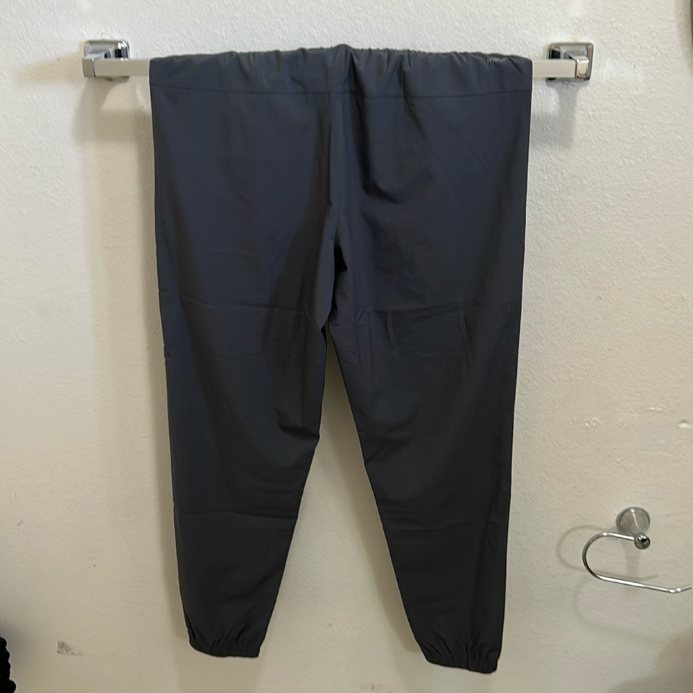 Medium motion joggers like new